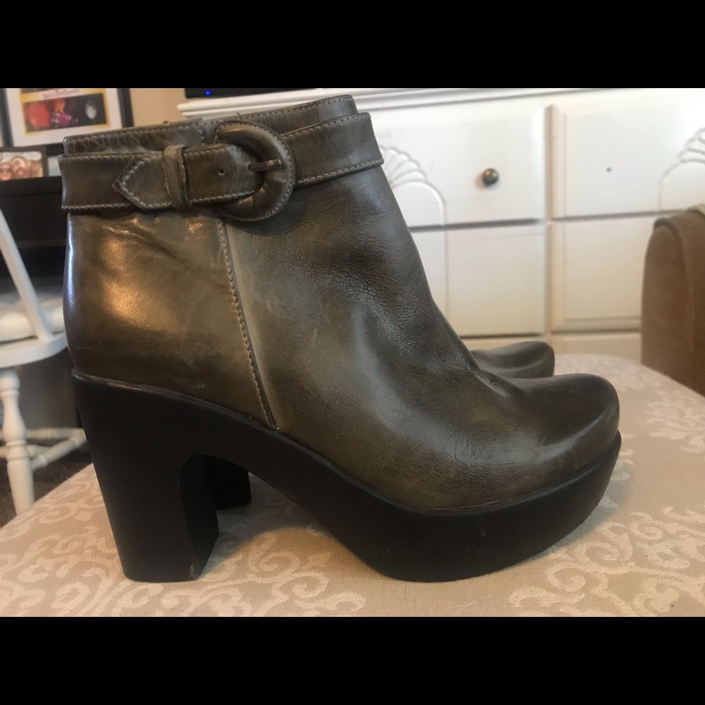 Antelope Size 36 Grey Leather Bootie